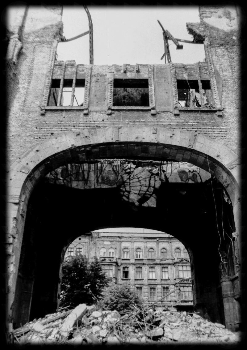 Abbildung 1: „Friedrichstraßenpassage,später Tacheles I“ von Peter Dettmann