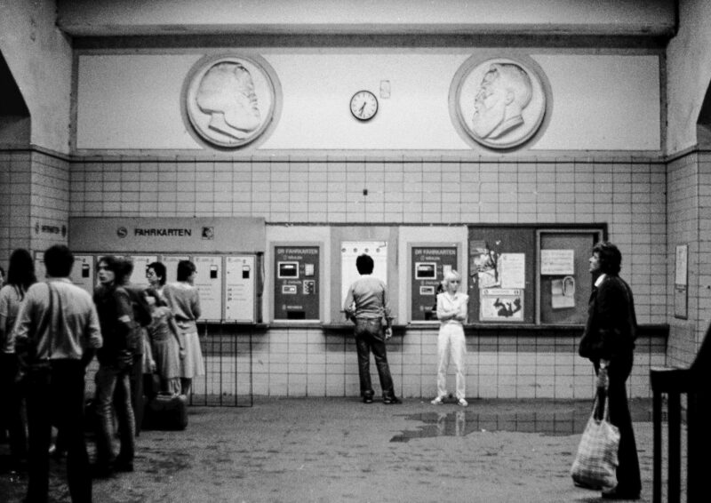 Abbildung 1: „S-Bahnhof Marx-Engels-Platz“ von Peter Dettmann